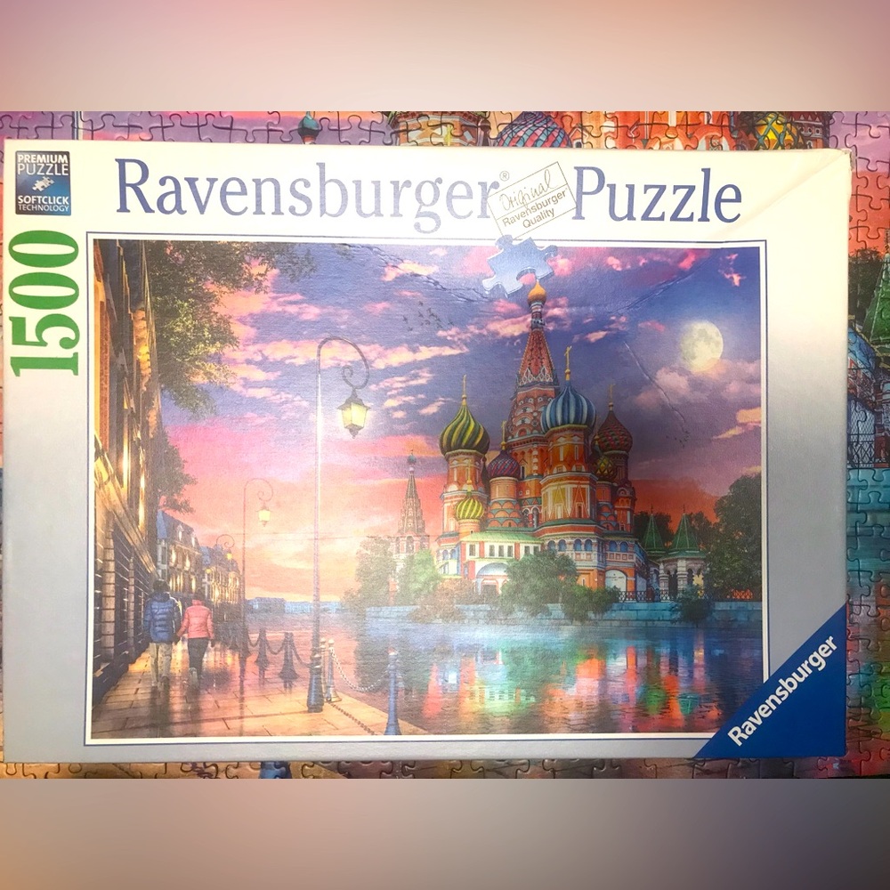 Ravensburger Blue and Pink Moscow Puzzle 1500 Pieces - Picture 4 of 7